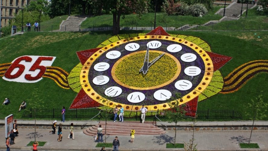 65 kiev floral clock