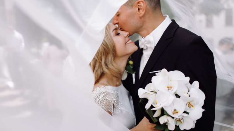 Bouquet de mariée minimaliste : le choix du mono-fleur