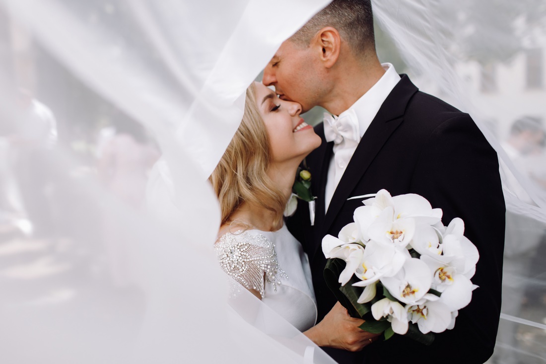 Bouquet de mariée minimaliste : le choix du mono-fleur