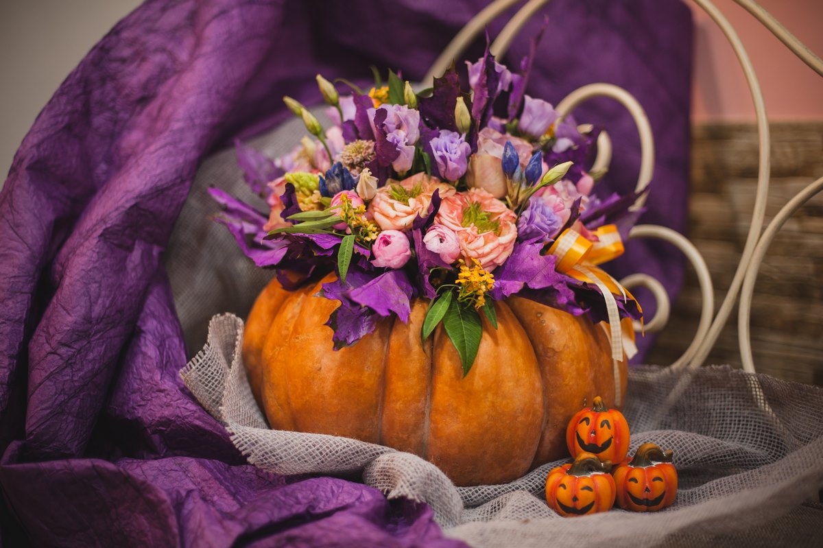 10 idées pour une composition florale dans une citrouille