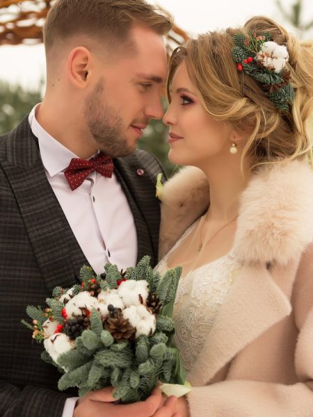 deux amoureux et un bouquet d'hiver