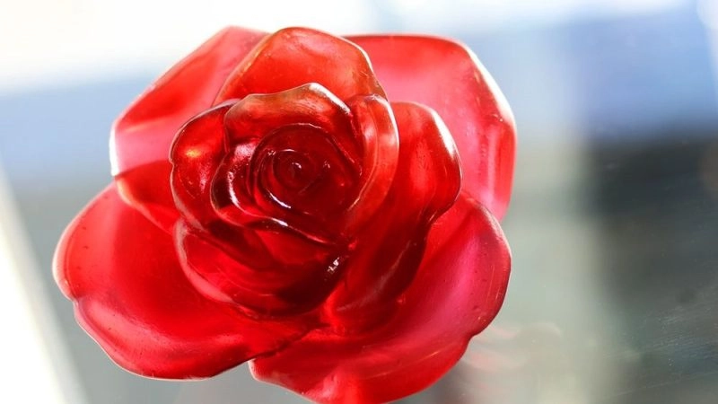 5 merveilles en cristal et émaux qui font éclore l’art floral